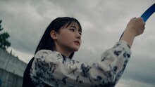 STU48「君は何を後悔するのか？」ミュージックビデオより。