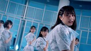 STU48「君は何を後悔するのか？」ミュージックビデオより。