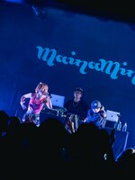 ダンサーの実弟と共演するMAINAMIND。