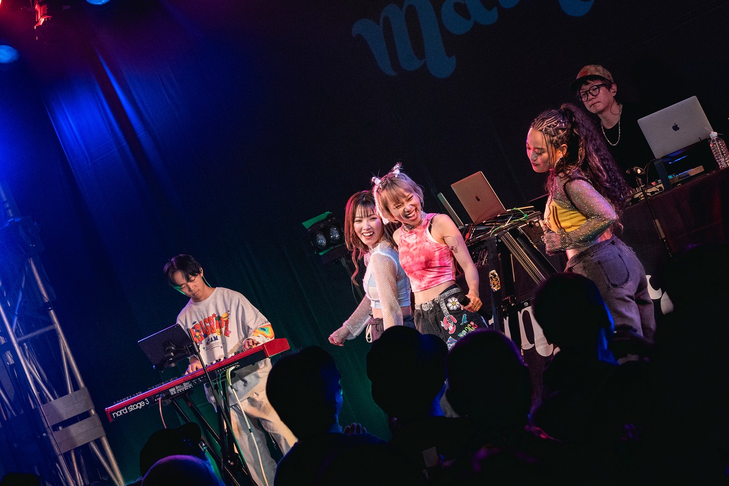 MAINAMIND「ONE-MAN BIRTHDAY LIVE『Dancing in the Street』」の様子。