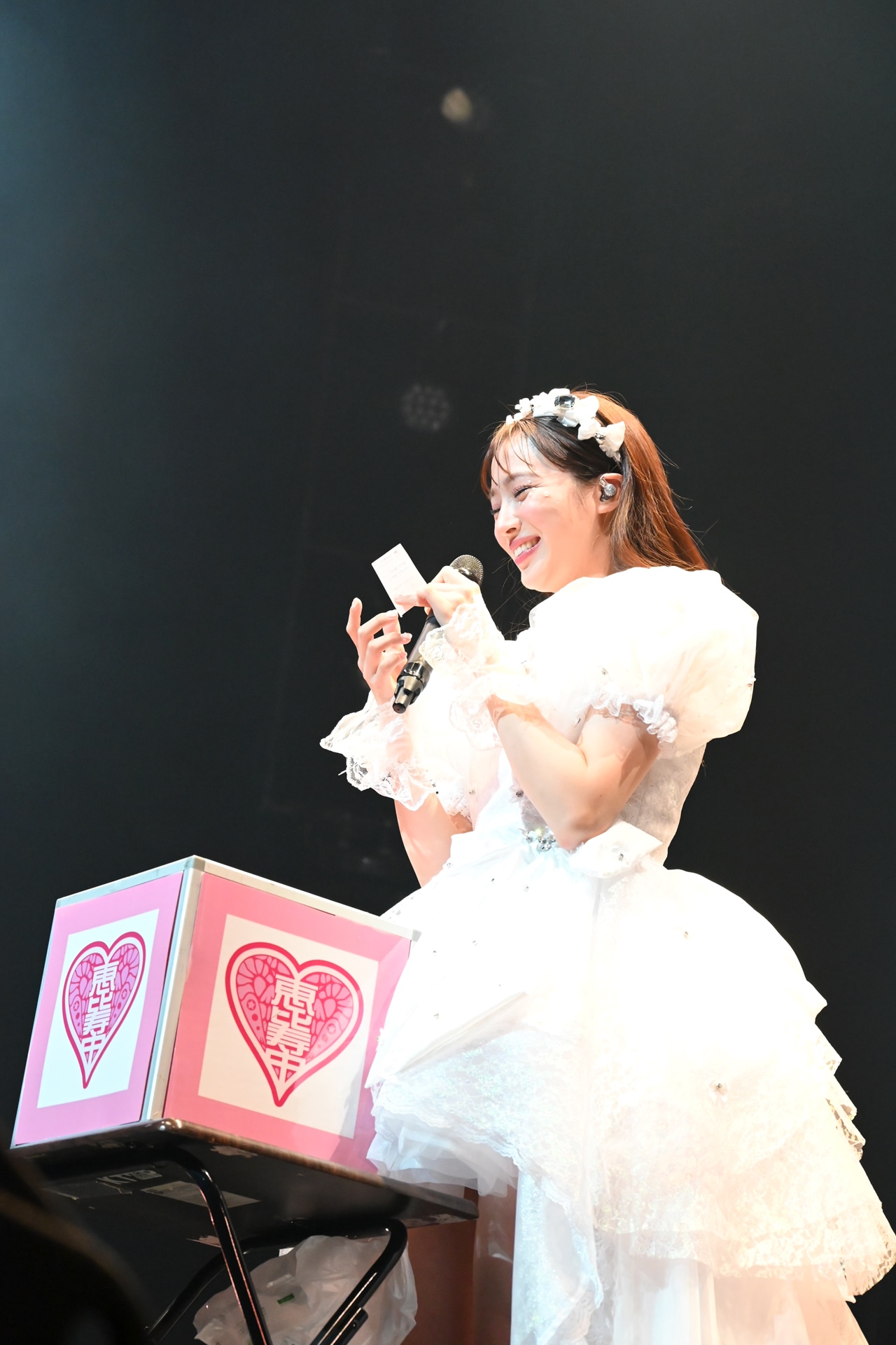 質問に答える中山莉子。