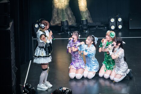 真ん中で踊りたいと懇願する#2i2。