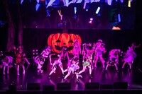 「唱」を踊るゼロイチファミリアのアイドルグループ4組。