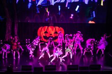 「唱」を踊るゼロイチファミリアのアイドルグループ4組。