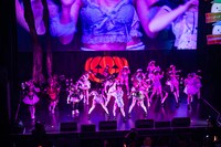 「唱」を踊るゼロイチファミリアのアイドルグループ4組。