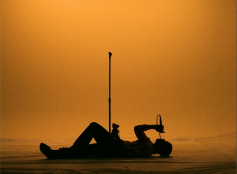 HOME「常時」ミュージックビデオのサムネイル。