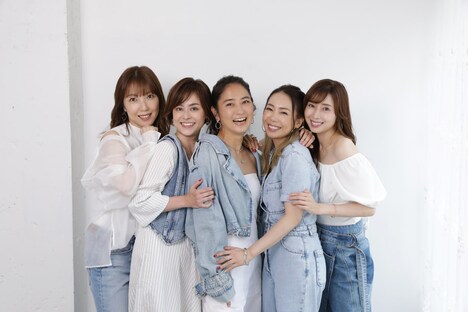 大阪パフォーマンスドール。左から上田美穂、古谷文乃、武内由紀子、稲葉貴子、中野公美子。