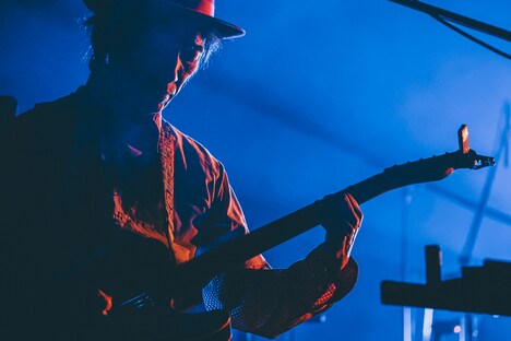 関口”dARTs”道生（G）（撮影：西槇太一）