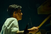 冨田洋之進（Dr）（Photo by Daikichi Motouchi）