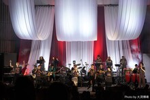 「夏木マリ -MARI NATSUKI 50 Jubilee LIVE-」の様子。（撮影：大洞博靖）