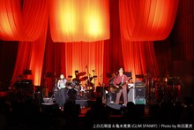 左から上白石萌音、亀本寛貴（GLIM SPANKY）。（撮影：秋田夏虎）