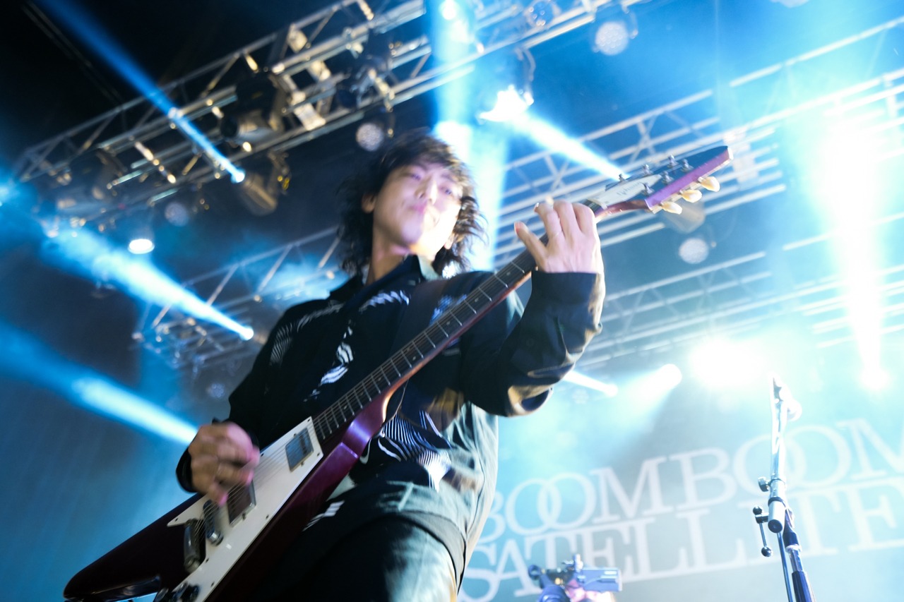 小林祐介（Vo, G）（撮影：oyaming、タカギユウスケ）