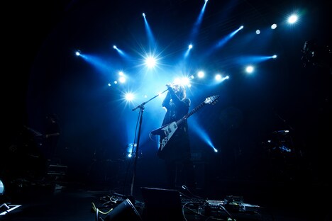 小林祐介(Vo, G)(撮影:oyaming、タカギユウスケ)