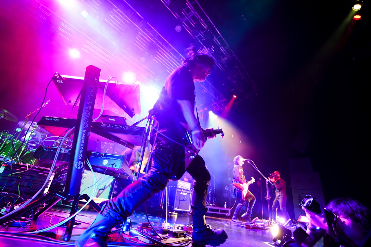 THE SPELLBOUND「BIG LOVE TOUR -BOOM BOOM SATELLITES 25th Anniversary Special-」東京・Zepp Shinjuku（TOKYO）公演の様子。（撮影：oyaming、タカギユウスケ）