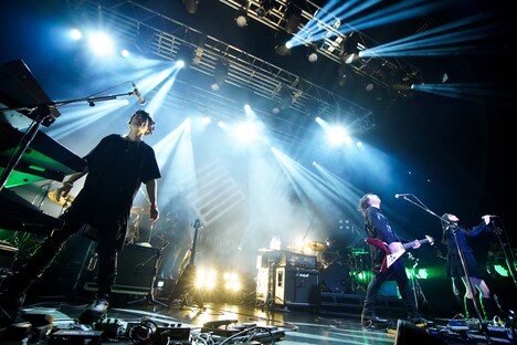 THE SPELLBOUND「BIG LOVE TOUR -BOOM BOOM SATELLITES 25th Anniversary Special-」東京・Zepp Shinjuku(TOKYO)公演の様子。(撮影:oyaming、タカギユウスケ)