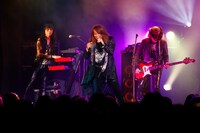 EARTHSHAKER（撮影：西木義和）