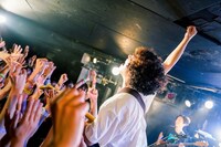 KANA-BOON「47 SKIP STREET」千葉LOOK公演より。（撮影：マスダカイ）