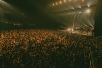 「AIMYON TOUR 2023 -マジカル・バスルーム- Additional Show」10月31日公演の様子。（撮影：永峰拓也）