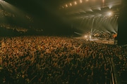 「AIMYON TOUR 2023 -マジカル・バスルーム- Additional Show」10月31日公演の様子。(撮影:永峰拓也)