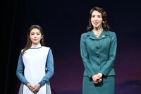 左から井上小百合、春野寿美礼。