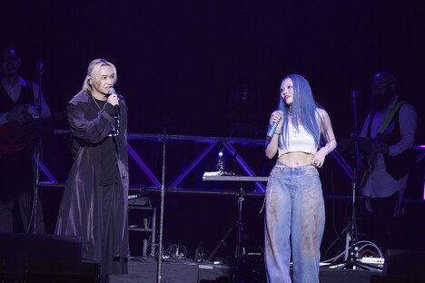 左からSKY-HI、ちゃんみな。（撮影：山内洋枝）