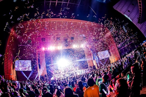 「My Buddy」のパフォーマンスの様子。（撮影：笹森健一）