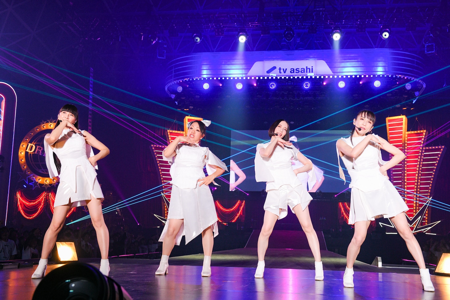 人気画像2位は「『Perfume FES!!』できゃりーと合体『PONPONポリリズム』誕生、ホルモンナヲはだいじょばない」より、かしゆか、ナヲちゃん、のっち、あ～ちゃん。 (c)テレビ朝日 ドリームフェスティバル2023 / 写真：岸田哲平