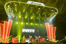 PUFFYのステージの様子。 (c)テレビ朝日 ドリームフェスティバル2023 / 写真：岸田哲平