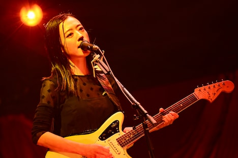 塩塚モエカ（Vo, G / 羊文学） (c)テレビ朝日 ドリームフェスティバル2023 / 写真：岸田哲平