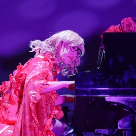 五条院凌「ベルサイユのばら」主題歌カバーのMV公開