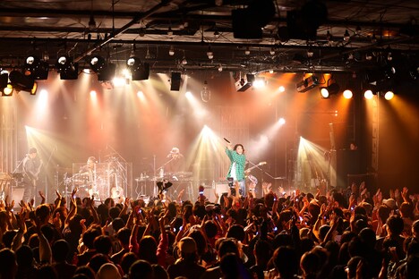 のんぴー「OUROBOROS」の様子。