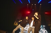 左からT-STONE、CHICO CARLITO、SKRYU。