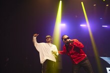 左からテークエム、ELIONE。