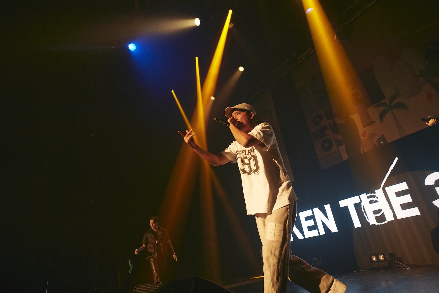 左からKEN THE 390、Zeebra。