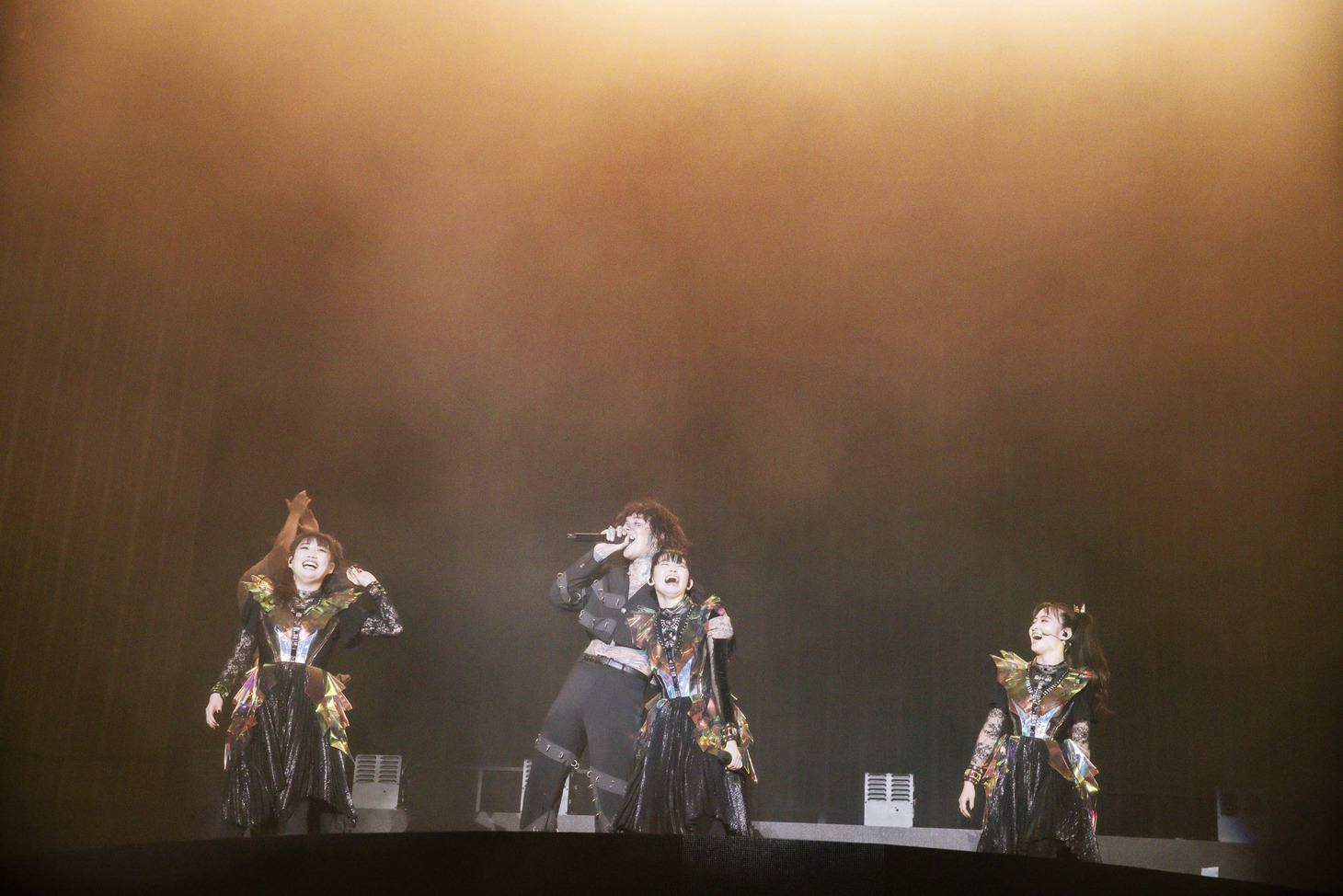 BABYMETALとオリヴァー・サイクス（Bring Me The Horizon）。（Photo by Taku Fujii）