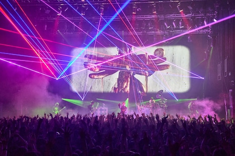 「DIR EN GREY TOUR23 PHALARIS FINAL -The scent of a peaceful death-」の様子。（撮影：尾形隆夫）