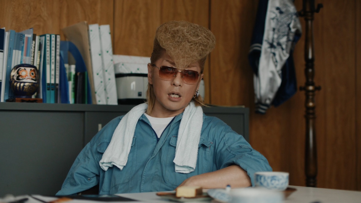 ドコモビジネス「ビジネスマホパック」の新Web CM「間違った対策 紛失防止」編より。