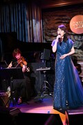 「丘みどりFirst Live in COTTON CLUB」の模様。