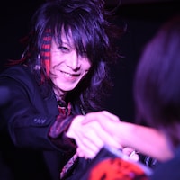 X JAPANメンバー全員がHEATHの訃報にコメント