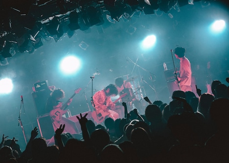 挫・人間「バンドやろうぜ東名阪～ゾクゾク▽（続々）メン募ツアー～」東京・渋谷CLUB QUATTRO公演の様子。（撮影：百恵）