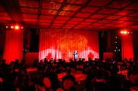 「LAWSON presents 雨宮天ディナーショー 2023」の様子。（撮影：江藤はんな［SHERPA+］）