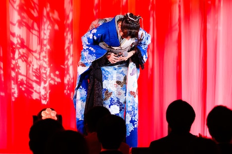 「LAWSON presents 雨宮天ディナーショー 2023」の様子。（撮影：江藤はんな［SHERPA+］）