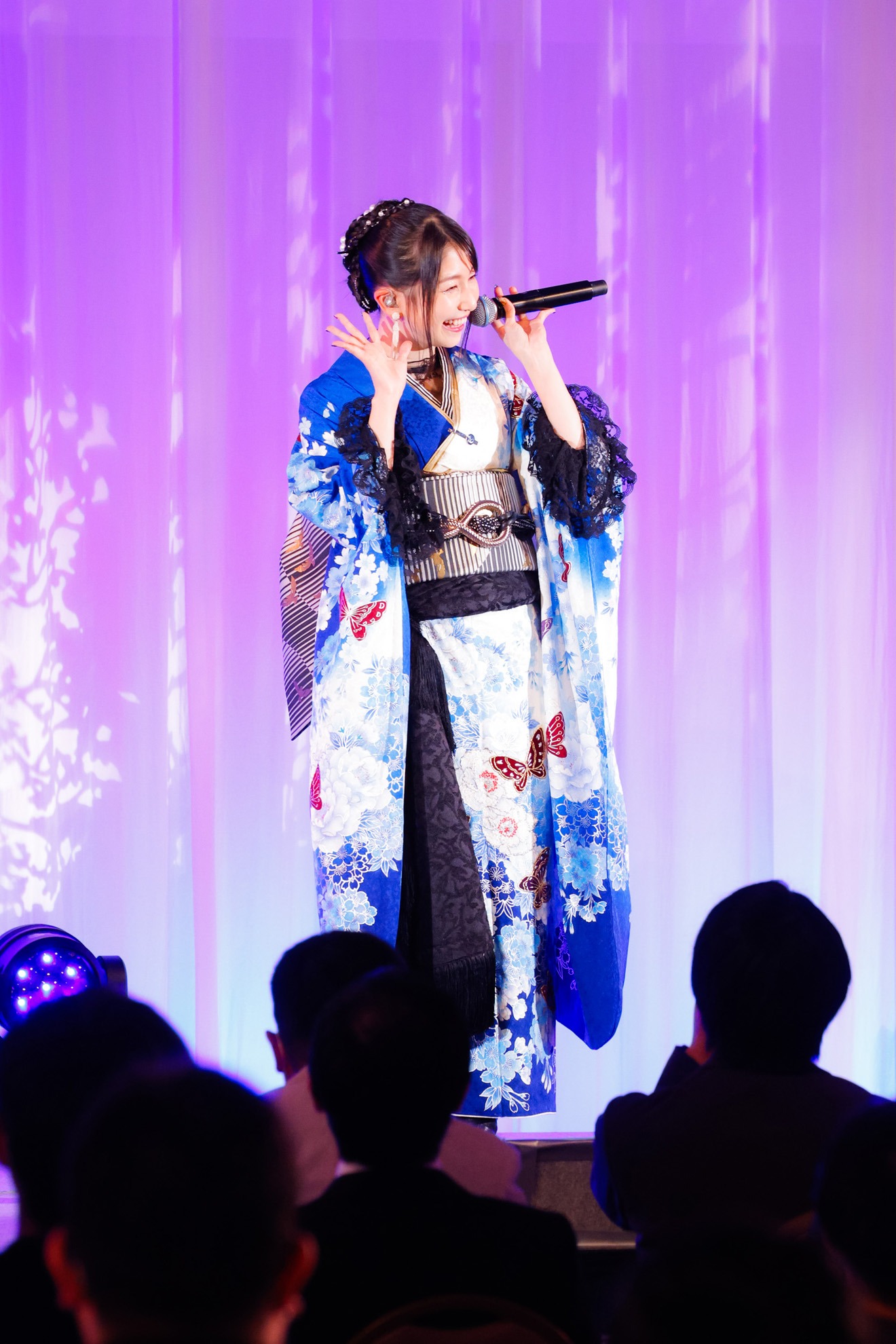 「LAWSON presents 雨宮天ディナーショー 2023」の様子。（撮影：江藤はんな［SHERPA+］）