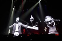 鎮座DOPENESSとDOGMAを迎えた「洗脳」の様子。