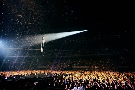 「Love Me Up」の様子。