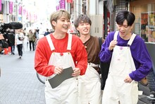 商店街を歩くユーキ、マサヒロ、リョウガ。