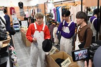 「シンクロ街ブラ」の様子。