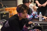 VTRをチェックするアロハ。