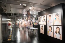 「Juice=Juice10周年企画展『10thで乾杯!!』」会場の様子。