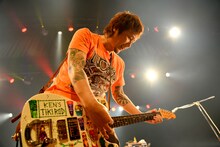 横山健（Vo, G）（撮影：半田安政）